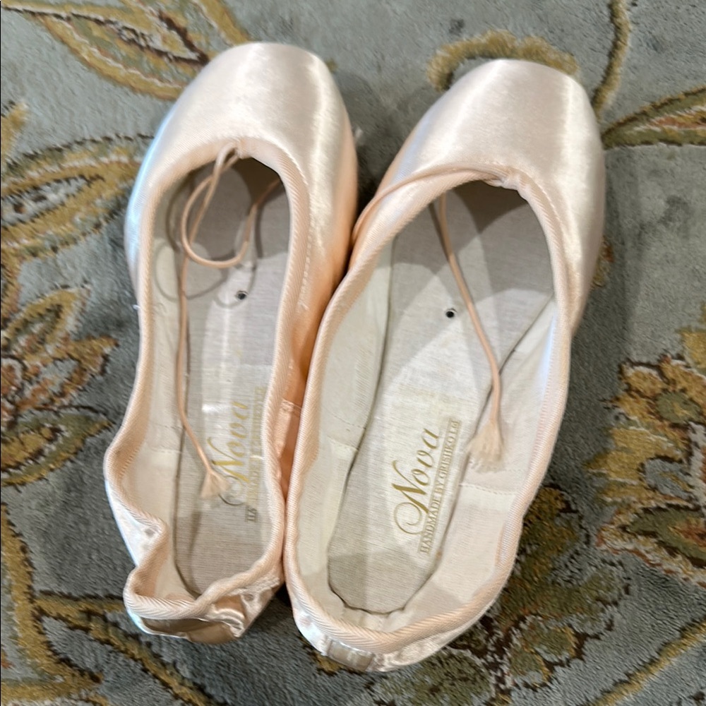 Grishko Nova pointe shoes-size 6.5 XXX, Brand new, never worn, smoke free home
